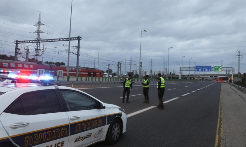 ממשיכים לשבש: פעילי שמאל חסמו את כביש 2