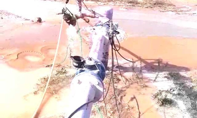 צפו בהצפה: רקטה פגעה בקו מים ראשי של מקורות