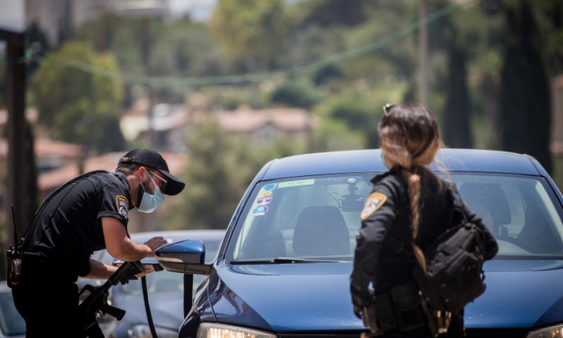 הגבלות שאושרו: 3 נוסעים ברכב, רופא יוכל לסגור עסק
