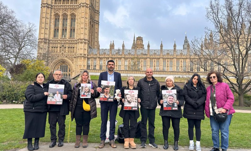 משפחות החטופים בלונדון: "אל תשוו בין יקירינו למחבלים"