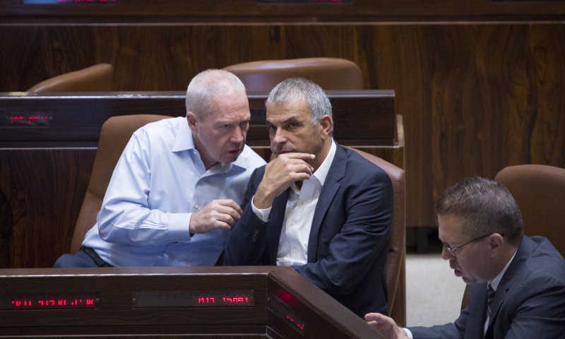 כחלון התקפל; חוק ההסדרה עבר בקריאה טרומית