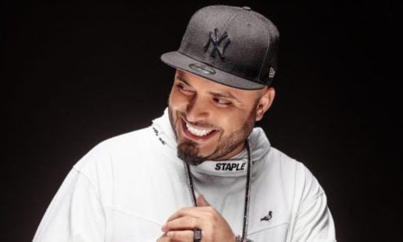 אחרי שהואשם כי תקף את מחנך בנו: הזמר המפורסם מגיב