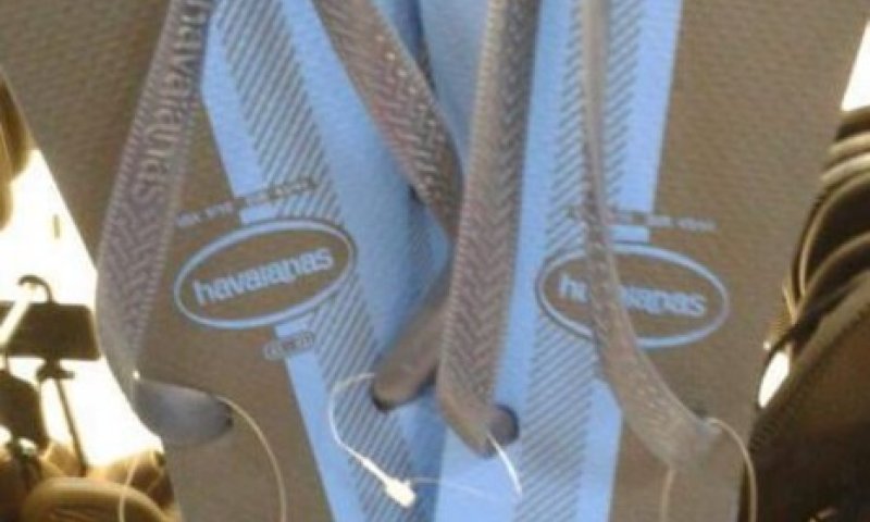 השיגעון חוזר: בואו להחליט שחור וכחול או לבן וזהב