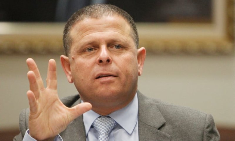 "ביבי ולפיד &ndash; פוליטיקאים שרוצים לשרוד"