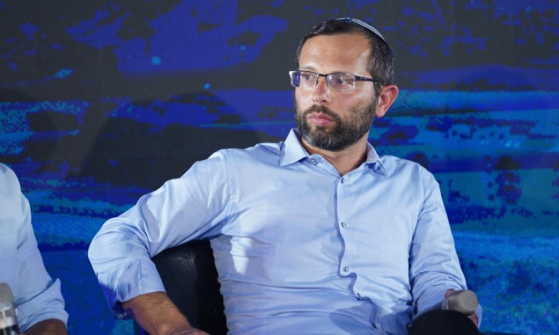 ישראל גנץ לנתניהו: "אל תהפוך אותנו להזויים"