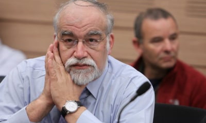 סטרוק יצאה מהועדה להתייעצות; חוק המשילות עבר