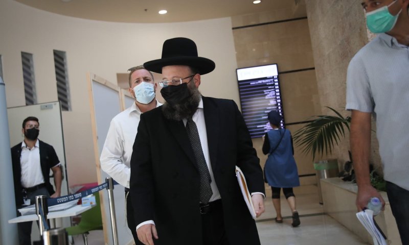 הרב רבינוביץ': "לשקול לבטל את ההדלקה במירון"