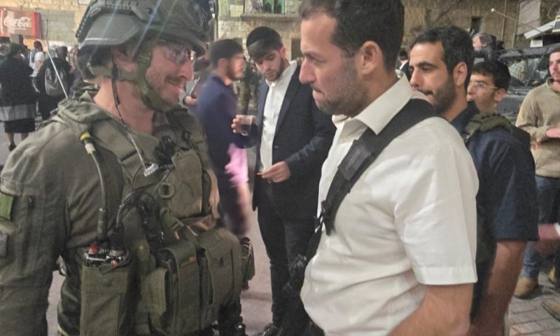 ריקוד של המג"ד וראש המועצה: אלפים בקבר יהשע בן נון