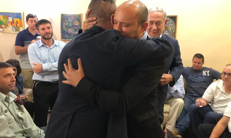 נתניהו ובנט בביקור ניחומים: "חיים בזכות גיבורים כארי"