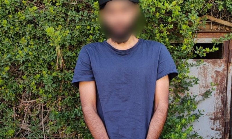 ערבי עשה צרכים על המסגד בהר הבית ונעצר | תיעוד