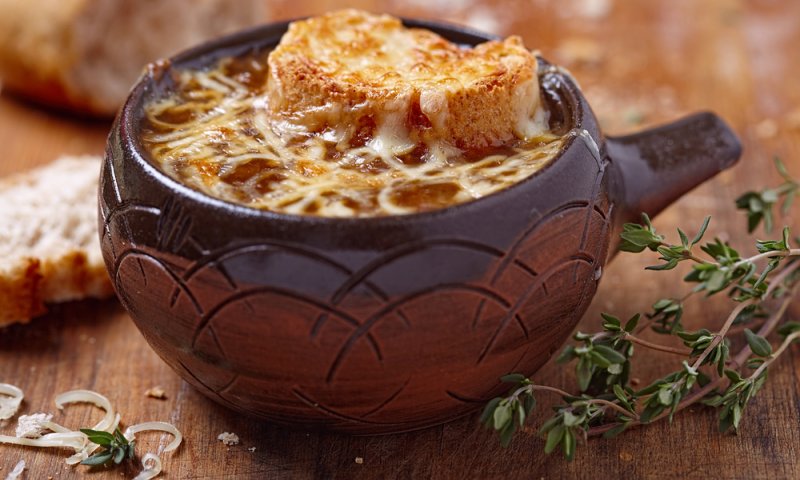 להתפנק על החורף: מרק בצל מוקרם בקלות | מתכון