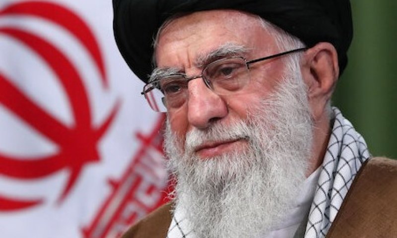 איראן בקריסה: סימנים דרמטיים לנפילתו של משטר חמינאי