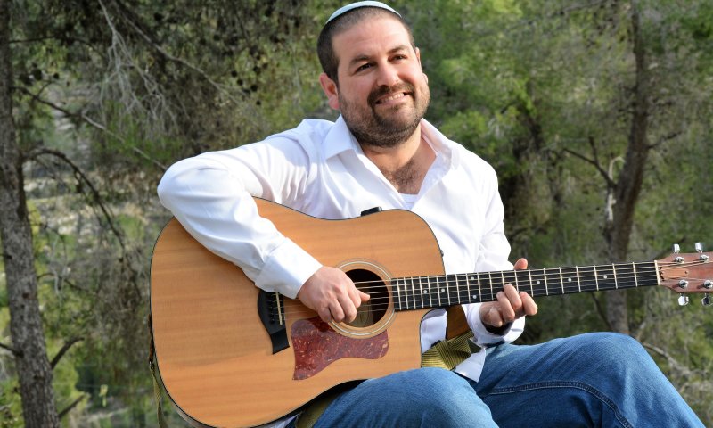 אהרן דויטש בסינגל חדש: "נגן עוד שיר"