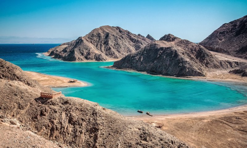 הישראלים מוחים על קרטל המוניות במעבר לסיני: "להחרים"