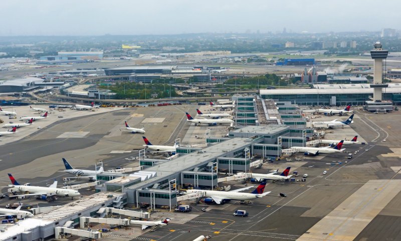 נמל התעופה JFK פונה, דיווח על חפץ חשוד