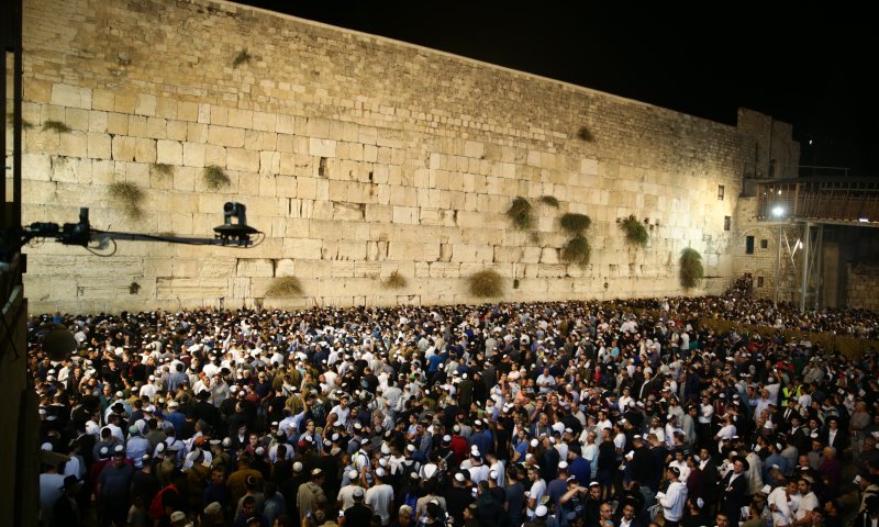 חודש הרחמים והסליחות: מעל מיליון איש הגיעו לכותל