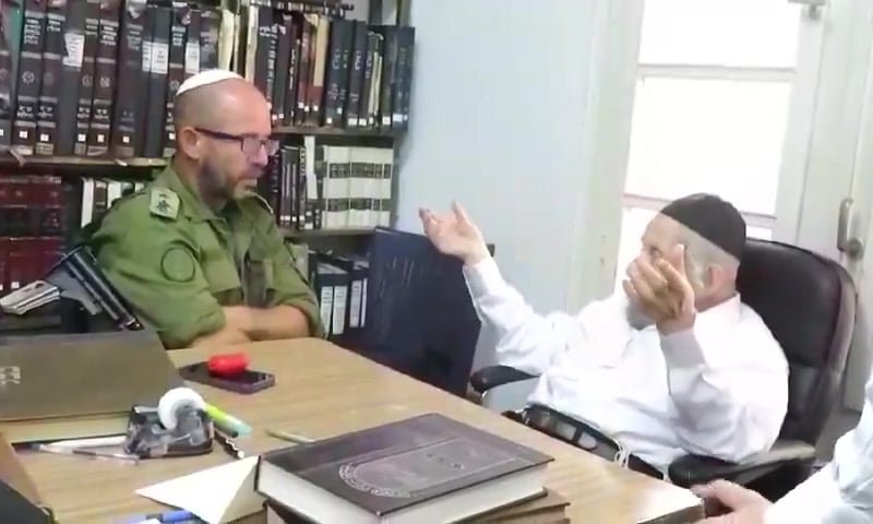 צפו: העימות הסוער בין ראש המכינה לרב החרדי