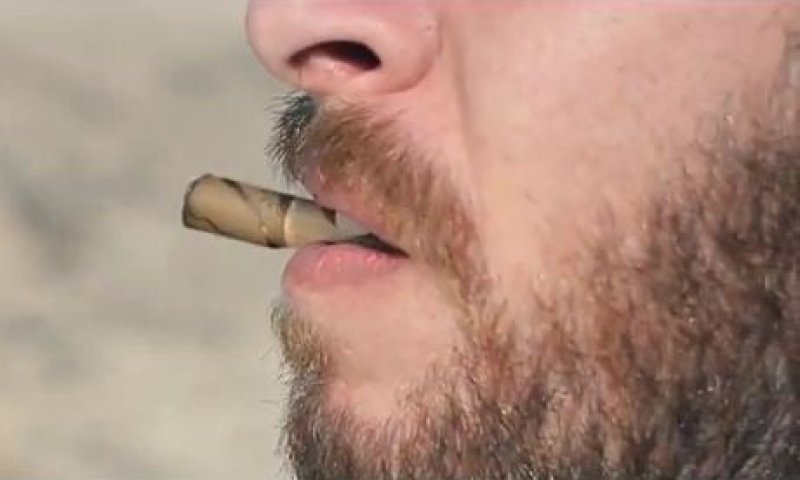 אחד החזקים: סצנת הפתיחה מהסרט 'דער מענטש'