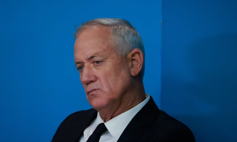 בימ"ש שיחרר &ndash; שר הביטחון גנץ הכניס למעצר מנהלי