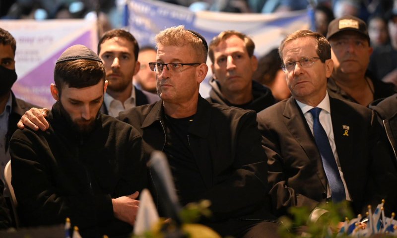 מתן אנגרסט הגיע להלוויתו של סרן דניאל פרץ הי"ד