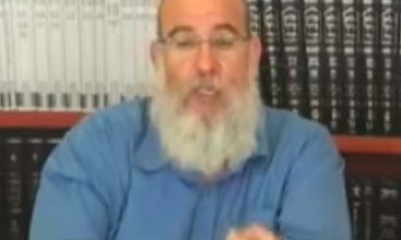 "בחור ובחורה ששוכבים במארב &ndash; זה לא תקין"