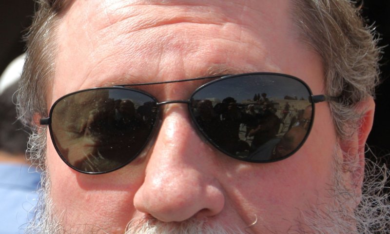 מי התחזה לכצל'ה ושלח בשמו הודעות כוזבות לעיתונות?