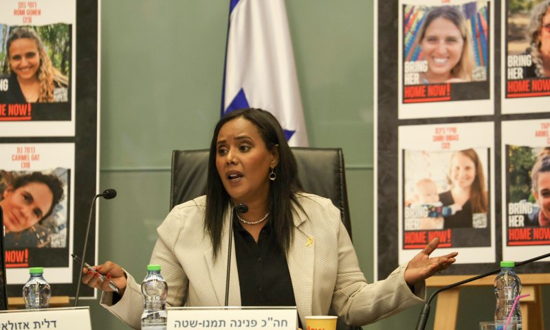 בת החטוף: "הבית מטונף, מצעים לא מוחלפים והכיור מלא"