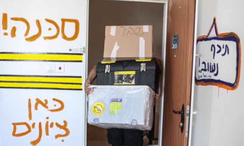 תמונות: התושבים עוזבים את שכונת האולפנה בבית אל