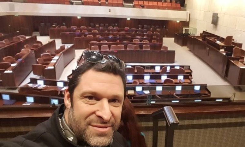 "ארי פולד לוחם הסברה; גיבור ישראל"