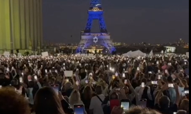 מגדל האייפל הואר בכחול לבן אלפים שרו התקווה