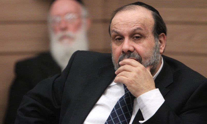 "אווירה לא חרדית"; אזולאי ערך אירוע מעורב ועורר זעם