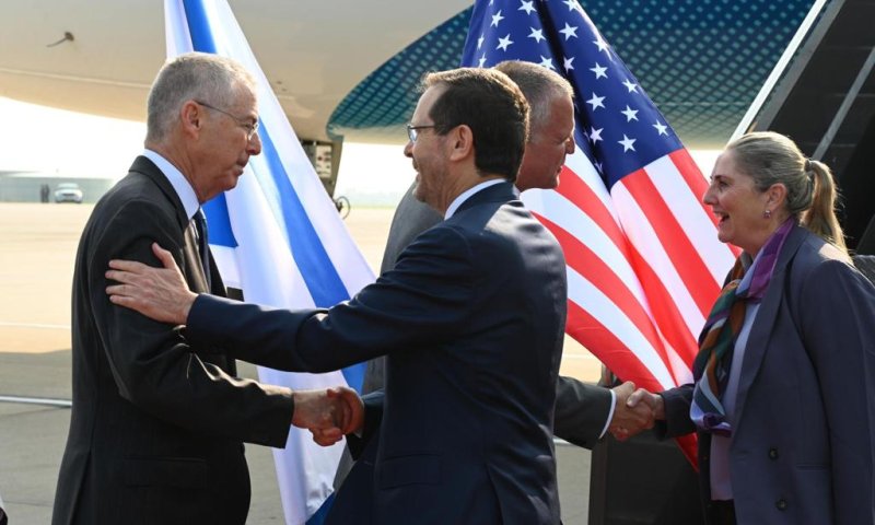 לקראת הפגישה עם ביידן: הרצוג נחת בוושינגטון