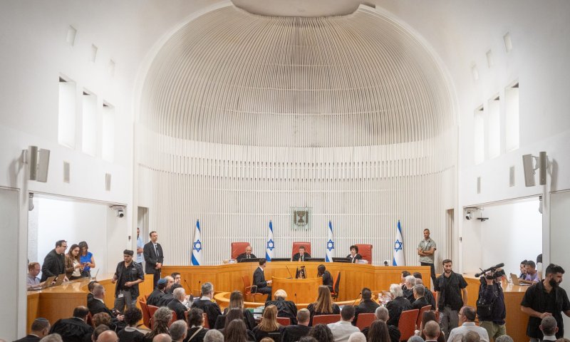 צפו בשידור הישיר: בג"ץ דן בפיטורי רונן בר