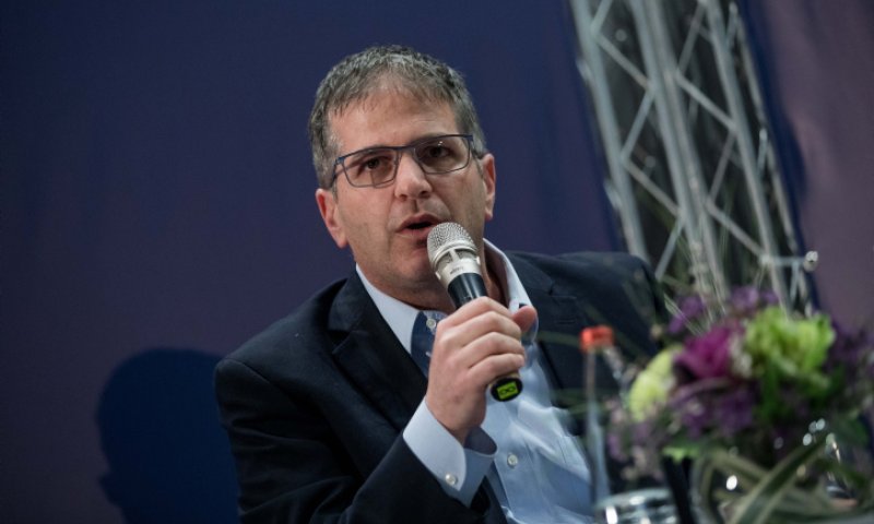 שר החינוך נגד אבי מעוז: "אין לו שום סמכות במשרד"