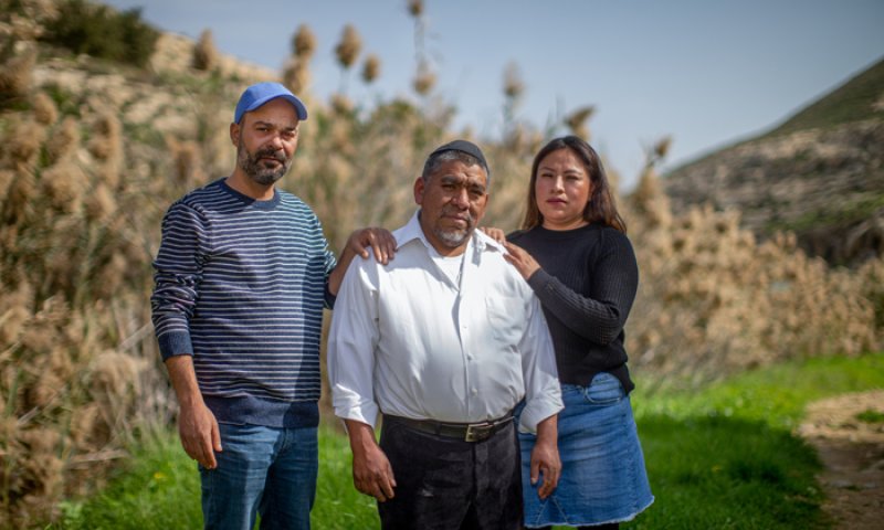 "במותו ציווה לנו שמחה": עמיר בניון בשיר זיכרון מרגש