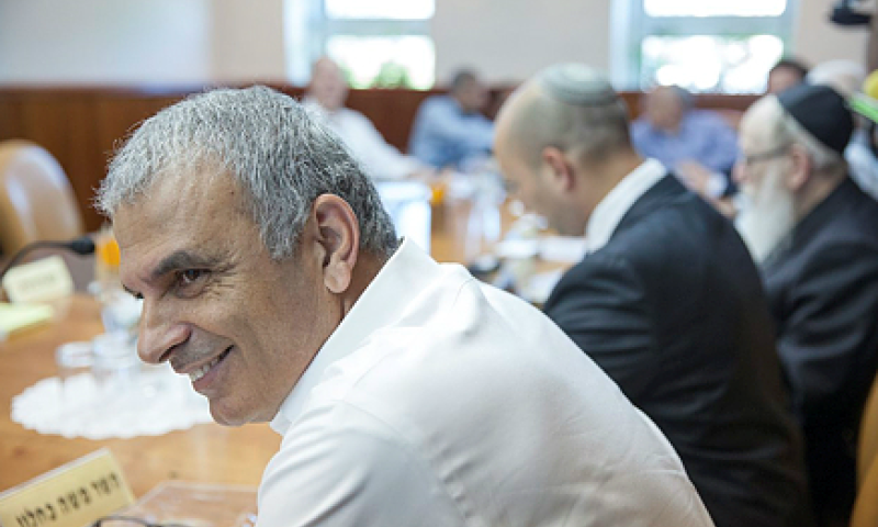 כך ניסה כחלון להוציא את גפני מוועדת הכספים