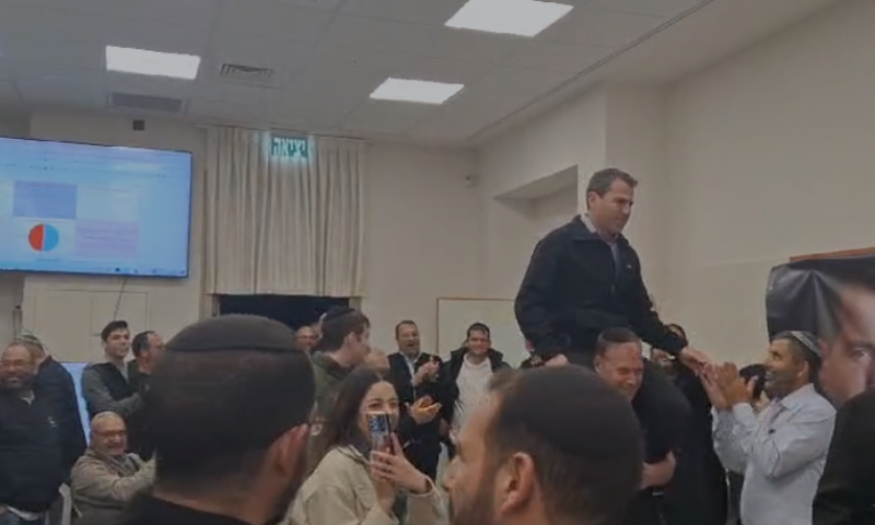 נחל שורק: ראש העיר הסרוג זכה בכהונה נוספת