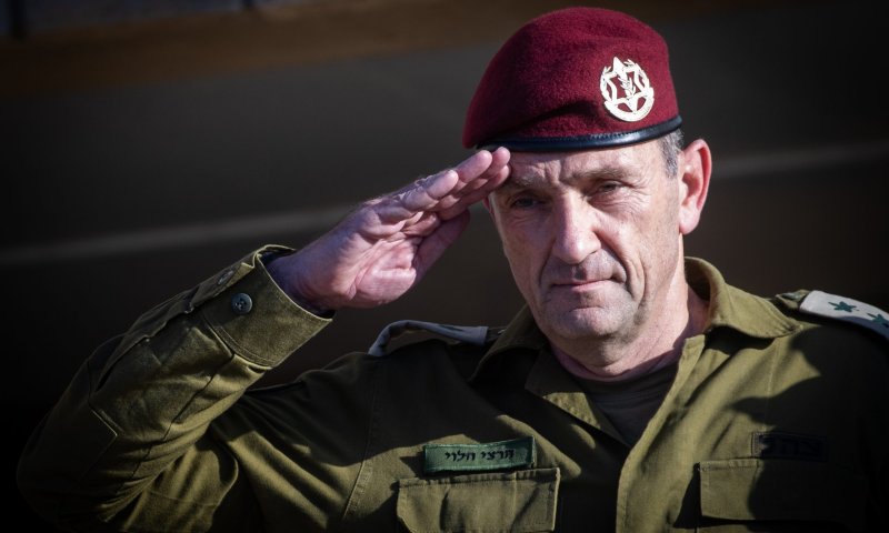 למה בכירי צה"ל לובשים רק מדי ב'? כי הם החליטו