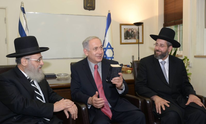 הרבנים הראשיים לנתניהו: "לא נהיה חותמת גומי"