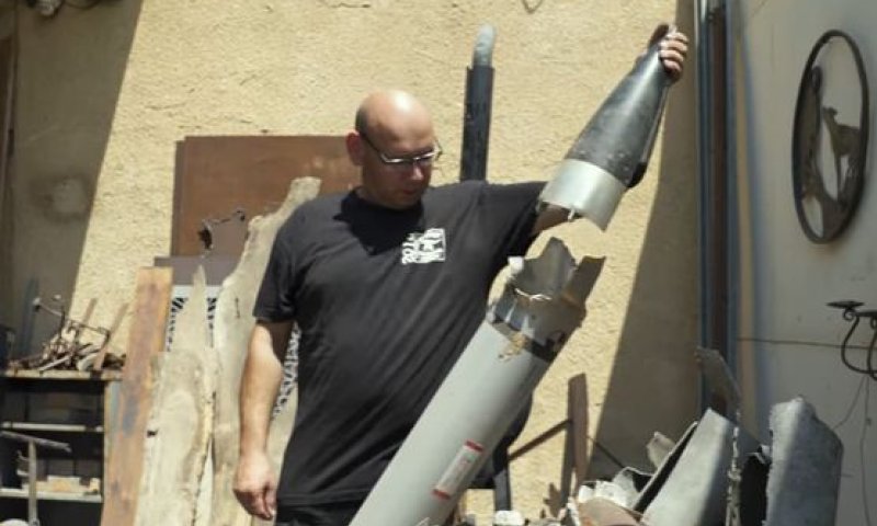 צפו: הדרך של תושב עוטף עזה להתמודד עם הטילים