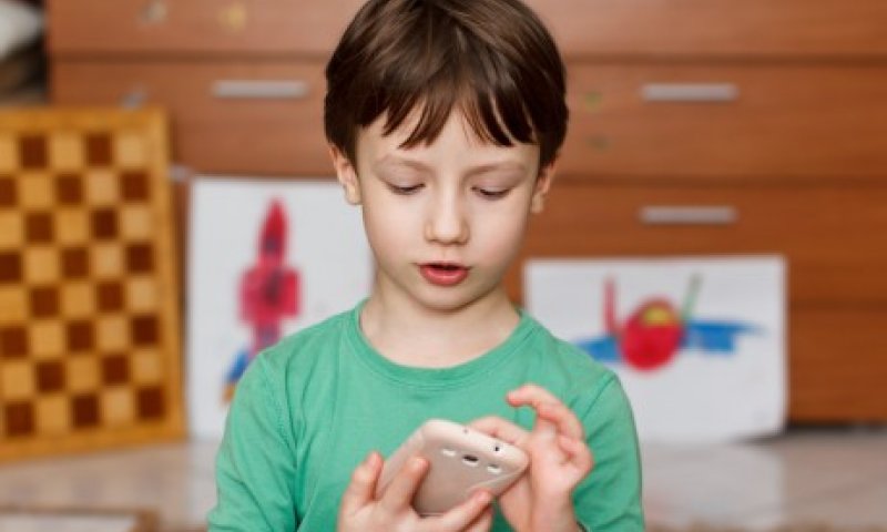 שאלת השאלות: סמארטפון לילד: לתת או לא לתת?