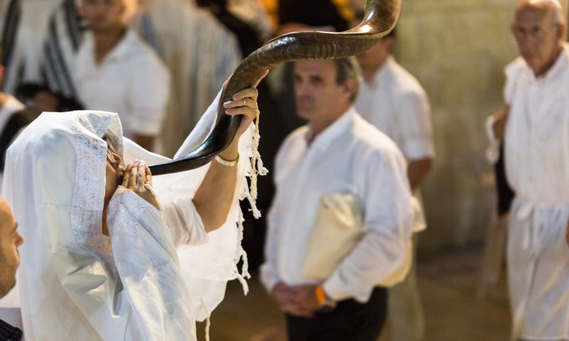 מתי נכנס הצום? מתי יוצא הצום? הלכות יום כיפור תש"פ