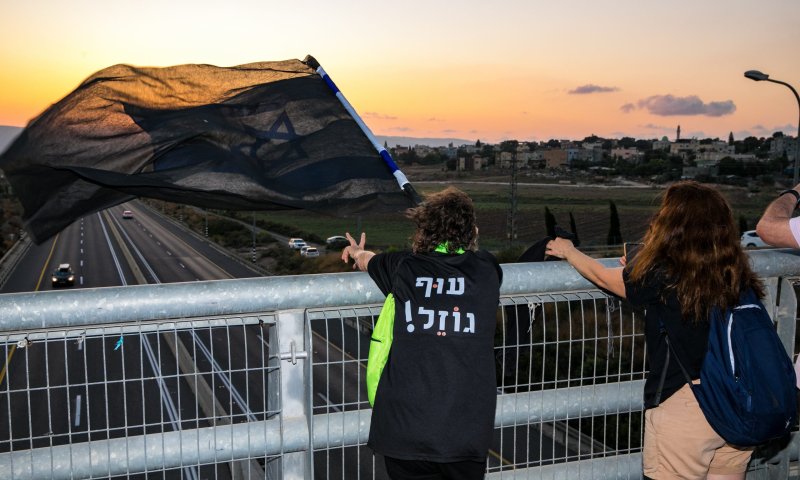 השמאל חוזר לגשרים: "חרדים לגורל המדינה"