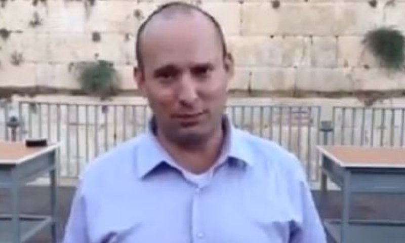 צפו: בנט מציג ומסייר בעזרת ישראל