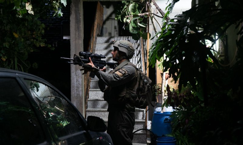 "שובר גלים": נעצרו 10 מבוקשים; הוחרמו נשקים