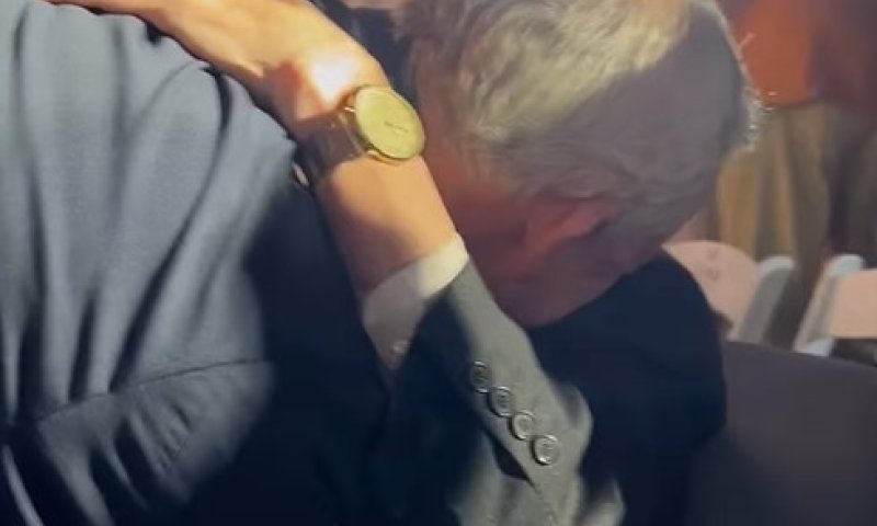 מרגש: בני גנץ פגש את הרב שהניח לו תפילין. צפו