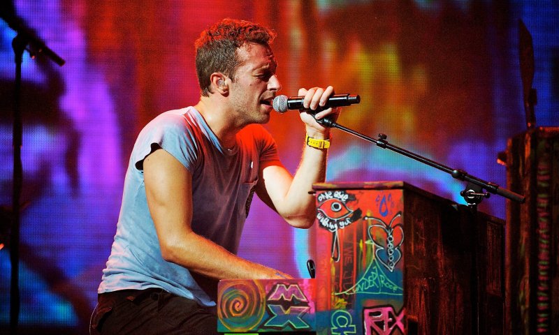 דיווחים בעולם: סולן להקת "קולדפליי" התארס