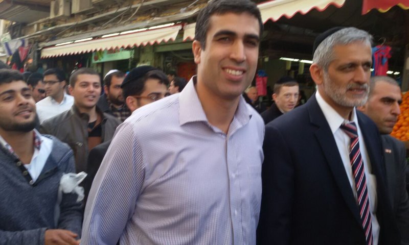 נערים התעמתו עם אלי ישי במחנה יהודה: "בוגד"