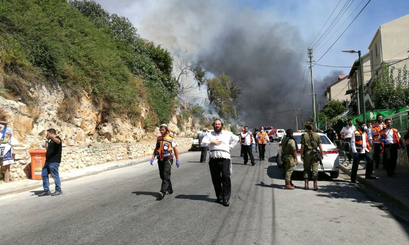 שריפה בצפת: בניין התלקח; שורת בתים פונתה