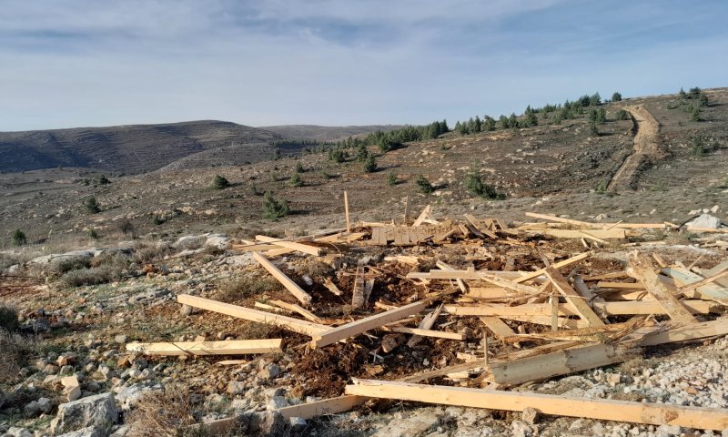 בזמן מלחמה: המשטרה הרסה בתים בעמונה